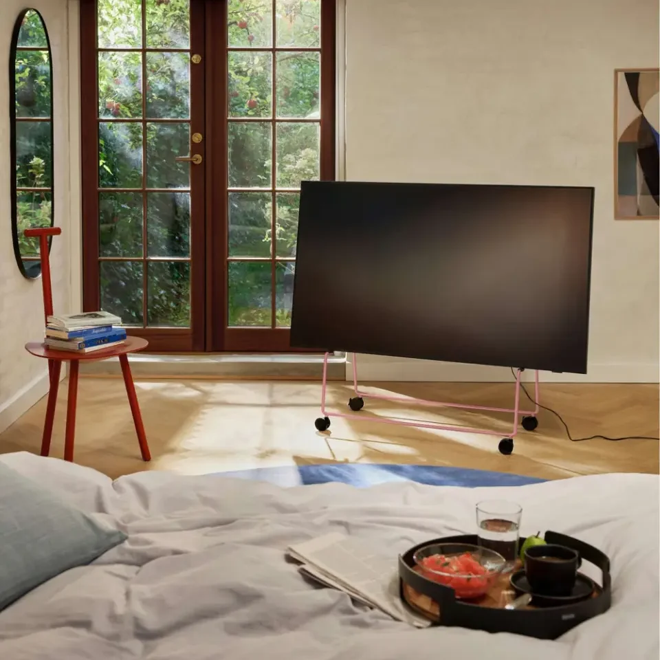 CARRY TV stand on castors